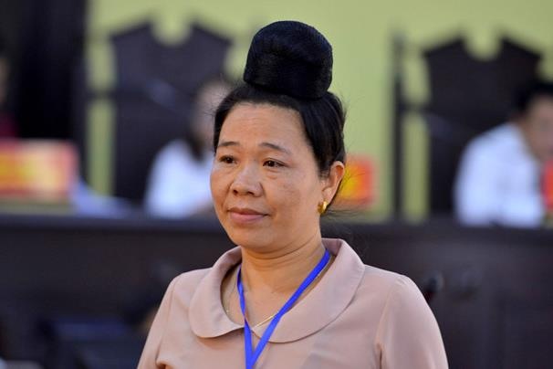 Nhan 300 trieu de nang gan 26 diem cho thi sinh hinh anh