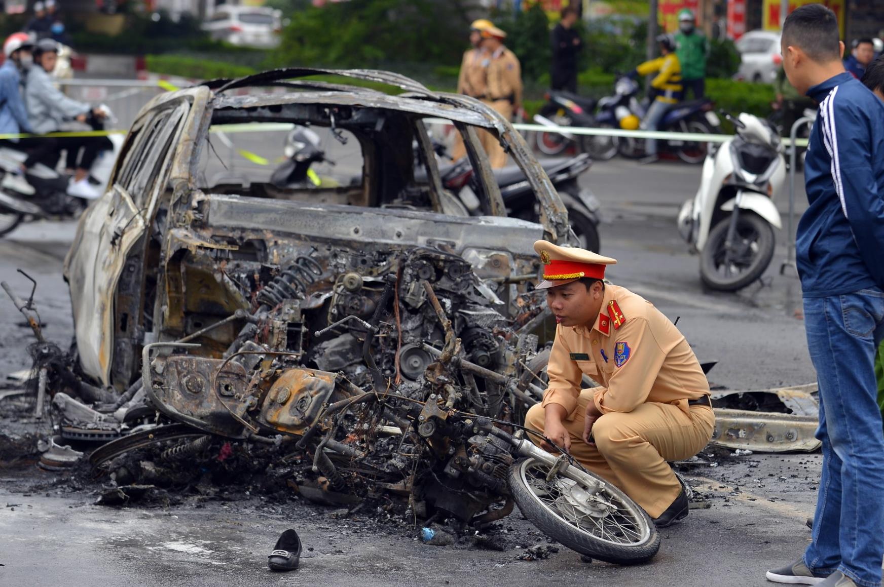 Nu tai xe Mercedes tong chet nguoi doi dien hinh phat nao? hinh anh