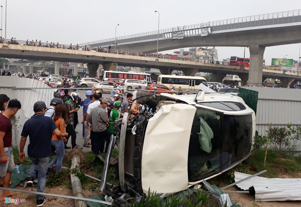 Tai xe Mercedes gay tai nan anh 1