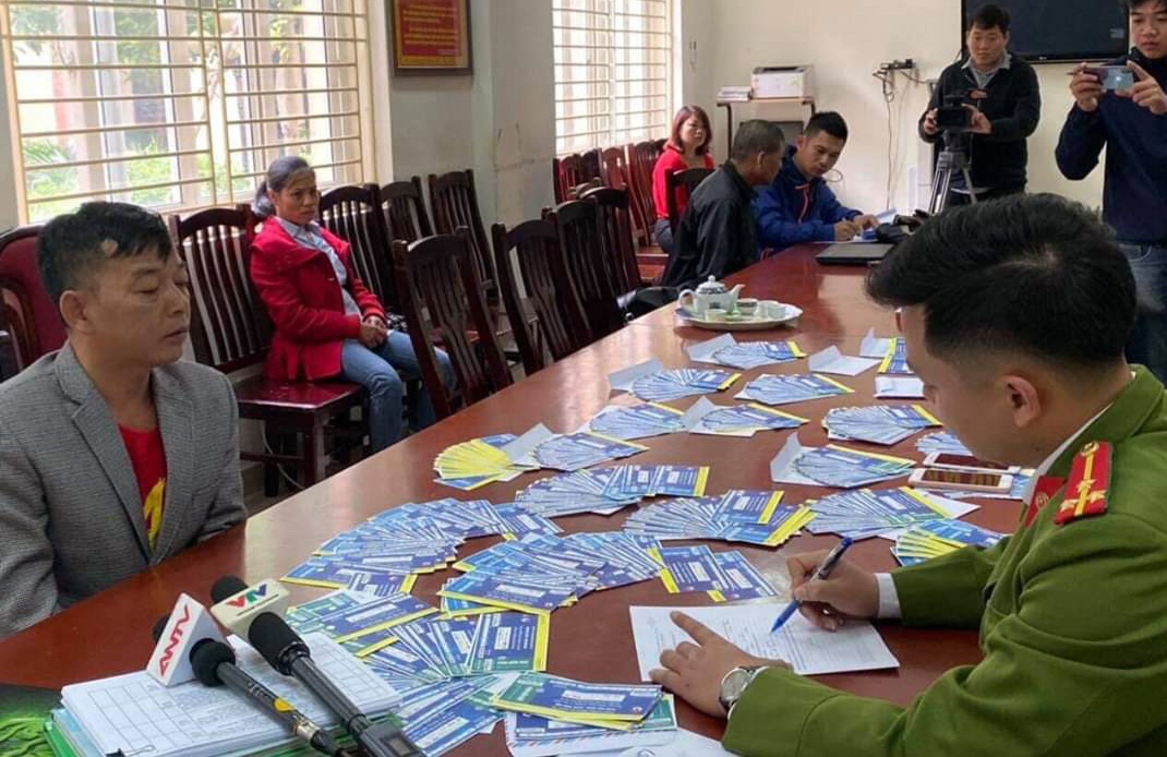 Khởi tố nhóm làm vé giả bóng đá ảnh 1 Khoi to nhom lam ve gia bong da anh 1