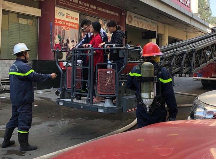 Cuu hon 60 nguoi thoat khoi dam chay o BIDV hinh anh