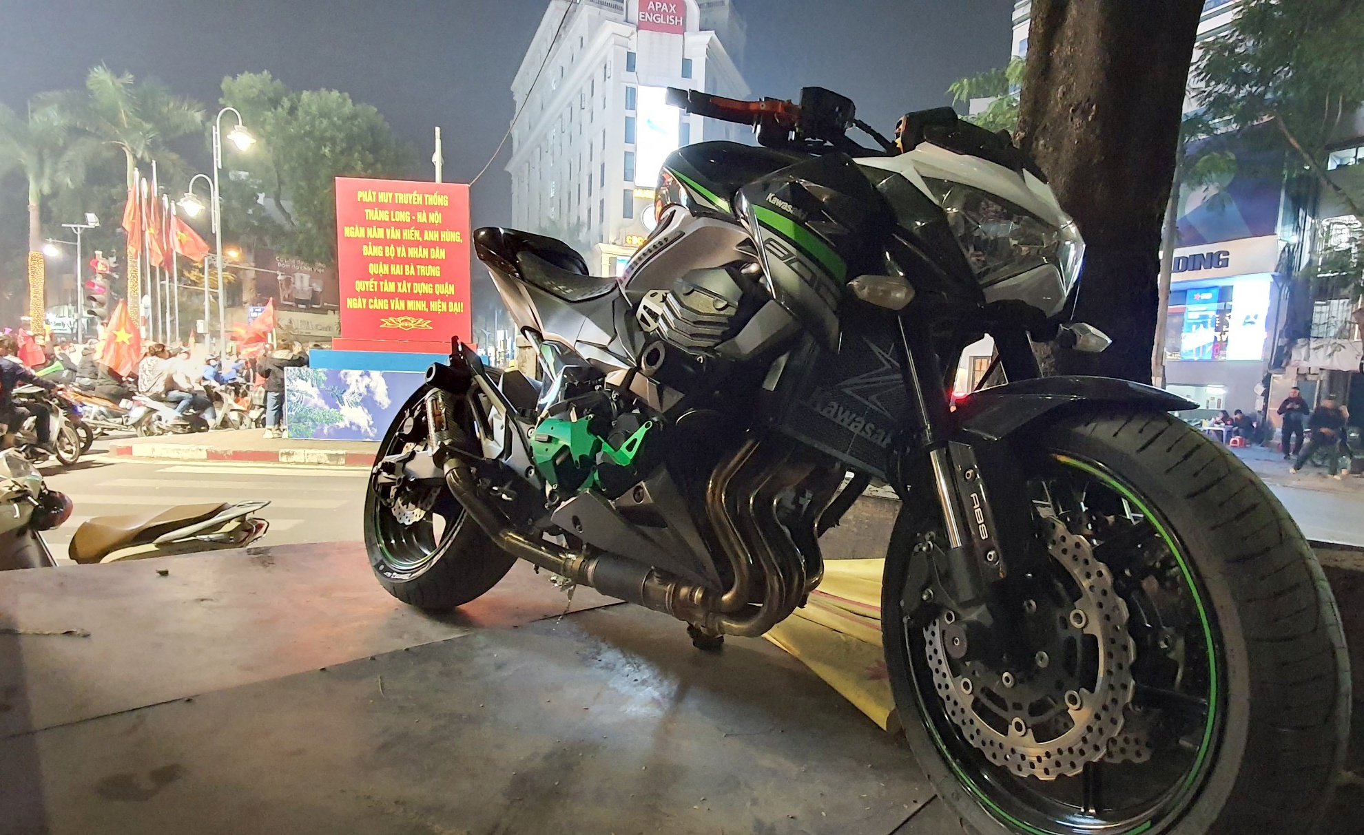 Tai xe xe phan khoi lon anh 1