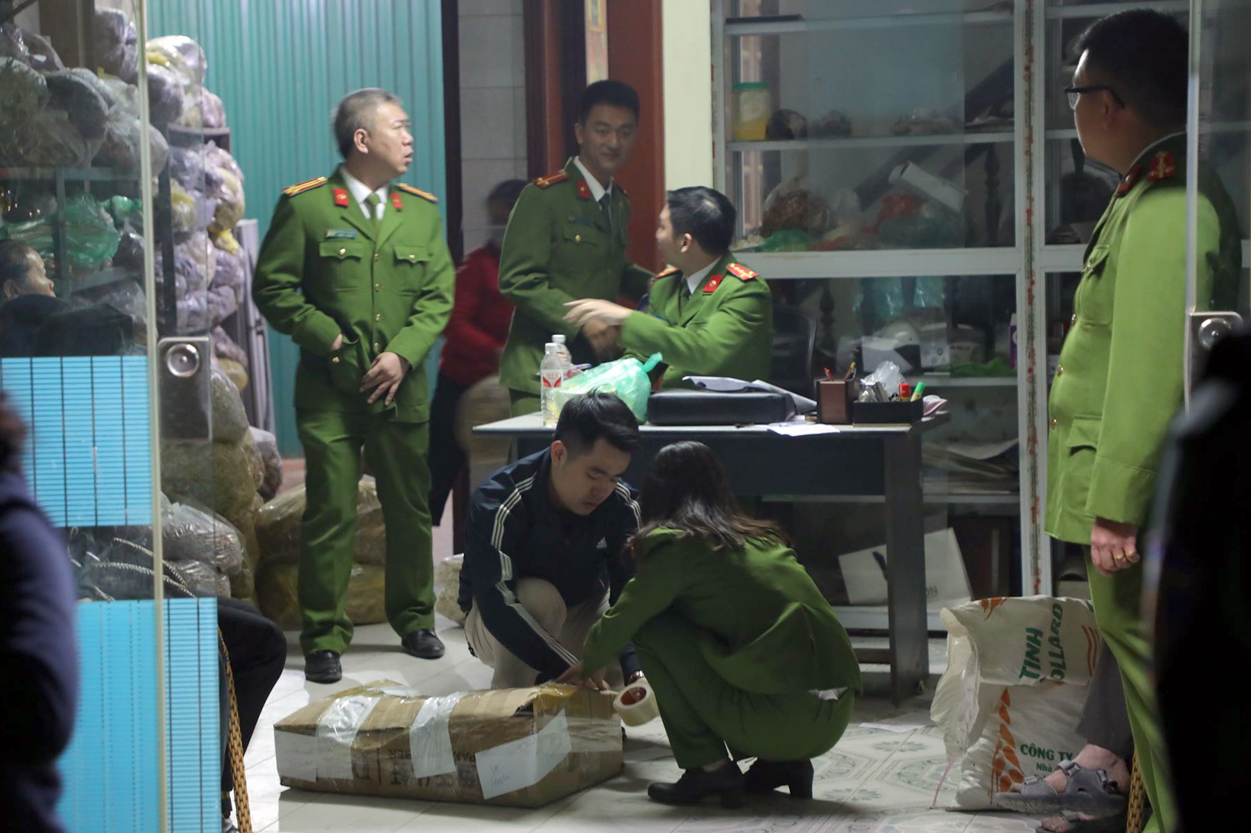 Đường dây buôn lậu thuốc bắc ảnh 1 Duong day buon lau thuoc bac anh 1