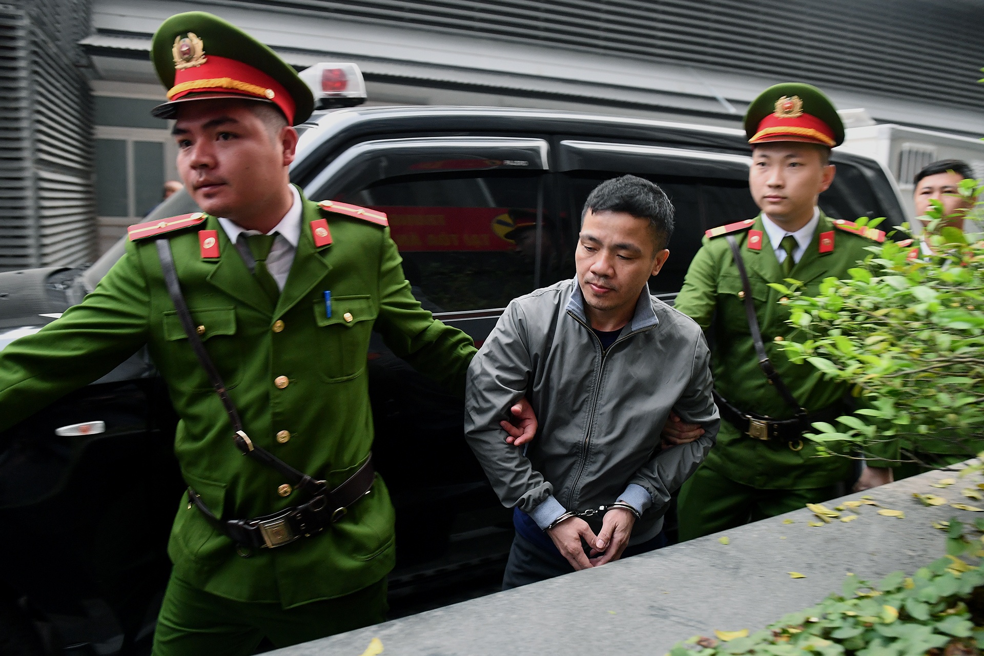 Xet xu vu an AVG anh 5