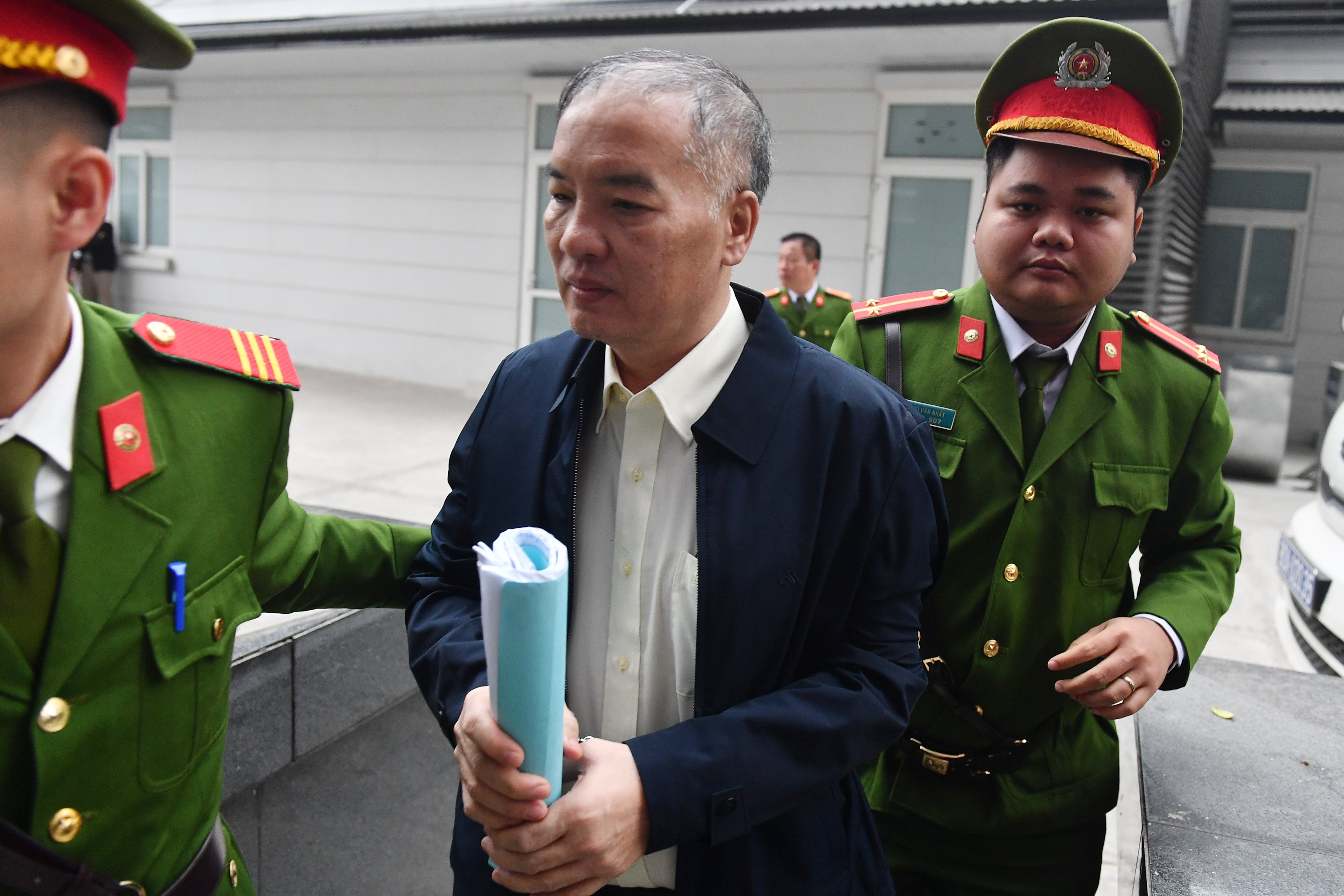 Nguyen Bac Son,  nhan hoi lo,  AVG,  Truong Minh Tuan,  nhan hoi lo 3 trieu USD,  thuong vu AVG,  Pham Nhat Vu,  Le Nam Tra,  MobiFone,  xet xu vu AVG anh 3