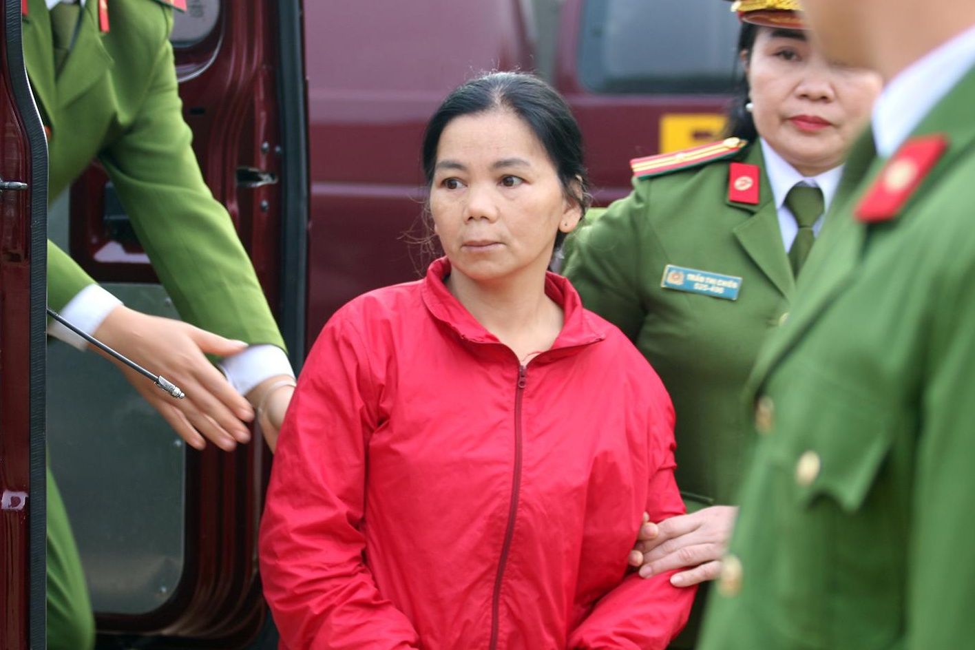 Kien nghi khoi to them toi voi nu bi cao vu sat hai co gai giao ga hinh anh