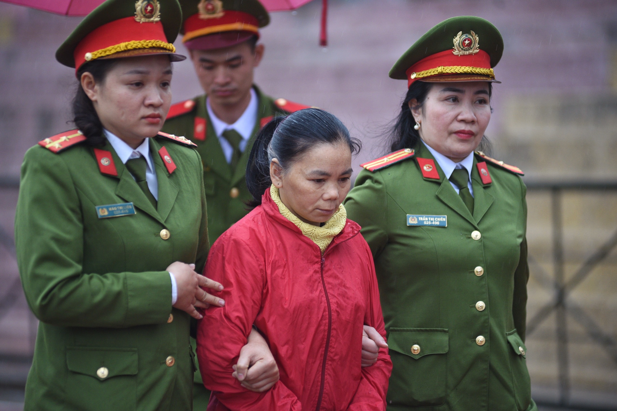 Tuyen an vu nu sinh giao ga anh 1