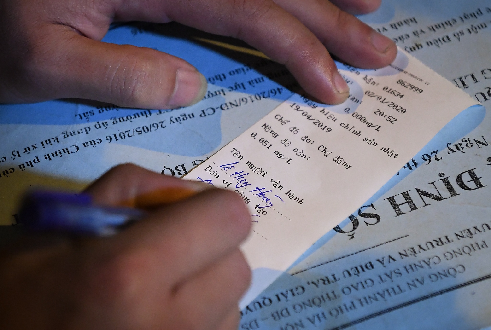 CSGT kiem tra nong do con anh 7