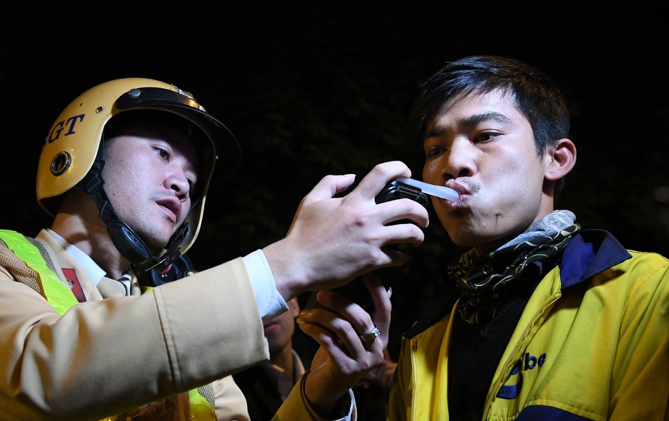 Hon 600 tai xe bi phat do vi pham nong do con trong 2 ngay hinh anh