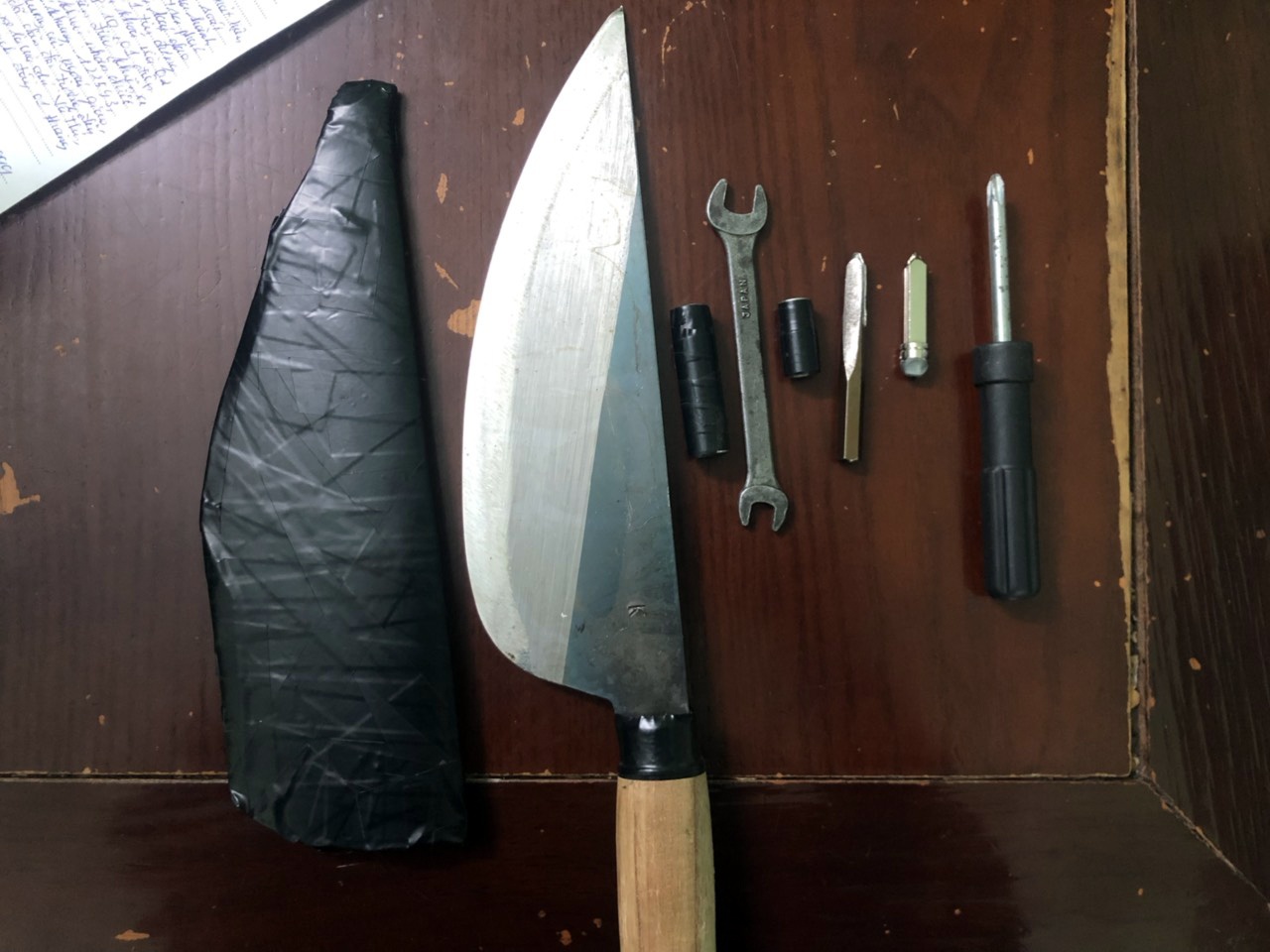 Canh sat pha an tu chiec xe may khong bien so hinh anh