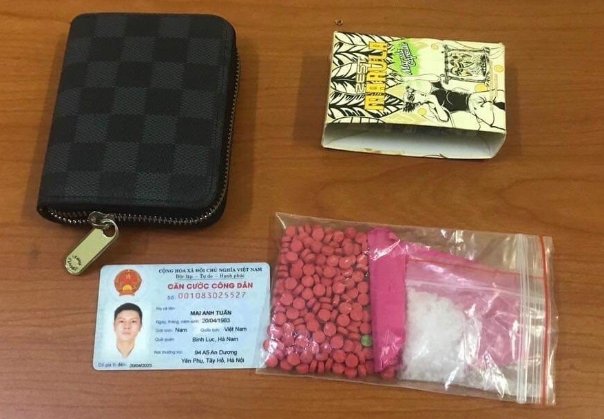 Shipper mang tui bua chua 200 vien ma tuy anh 1