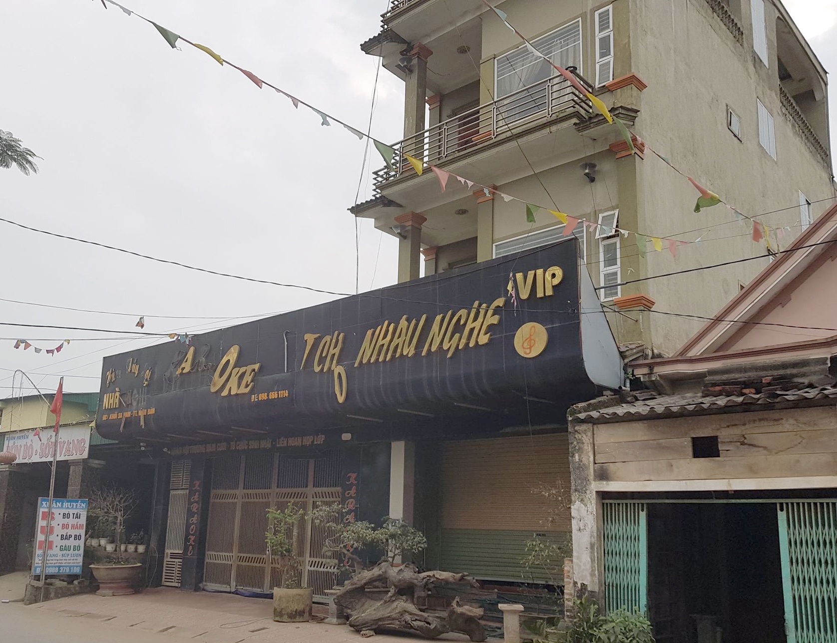 Hon tram canh sat dot kich soi bac trong quan karaoke hinh anh