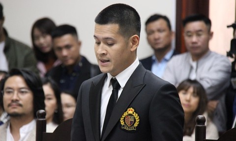 Ket thuc tranh chap giua Tuan Chau Ha Noi va dao dien Viet Tu hinh anh