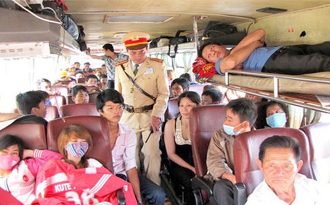 Pho cuc truong CSGT: Phat nang xe khach nhoi nhet dip Tet hinh anh