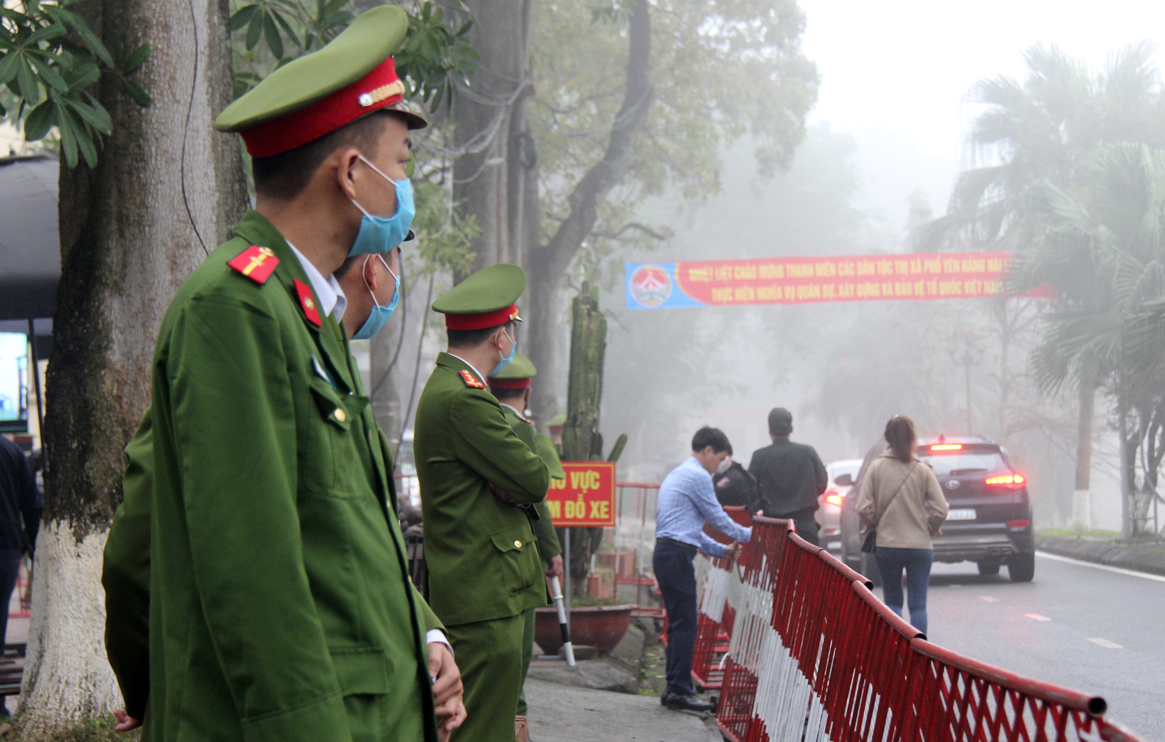 Xet xu vu xe container dam Innova anh 2