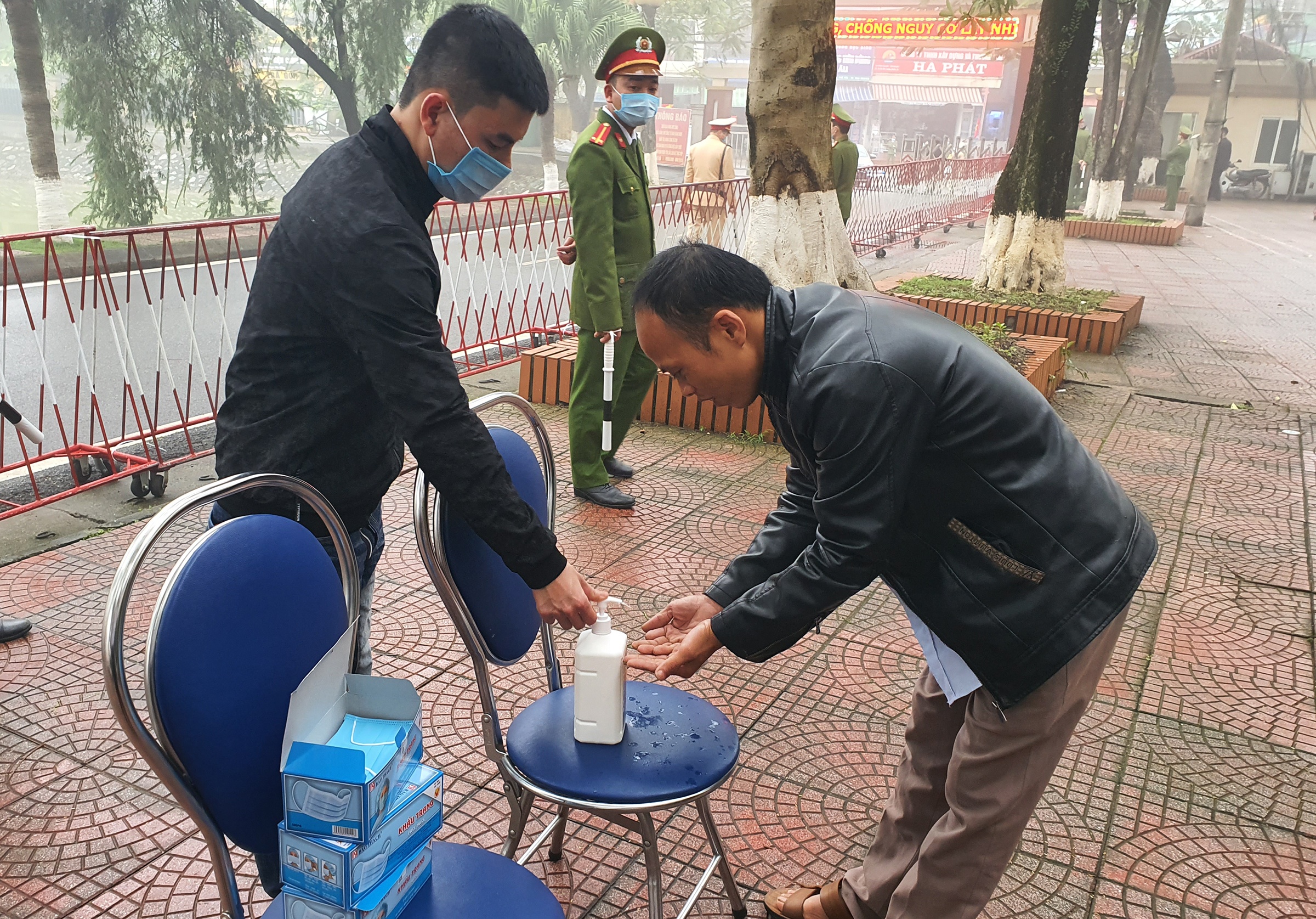 Xet xu vu xe container dam Innova anh 5