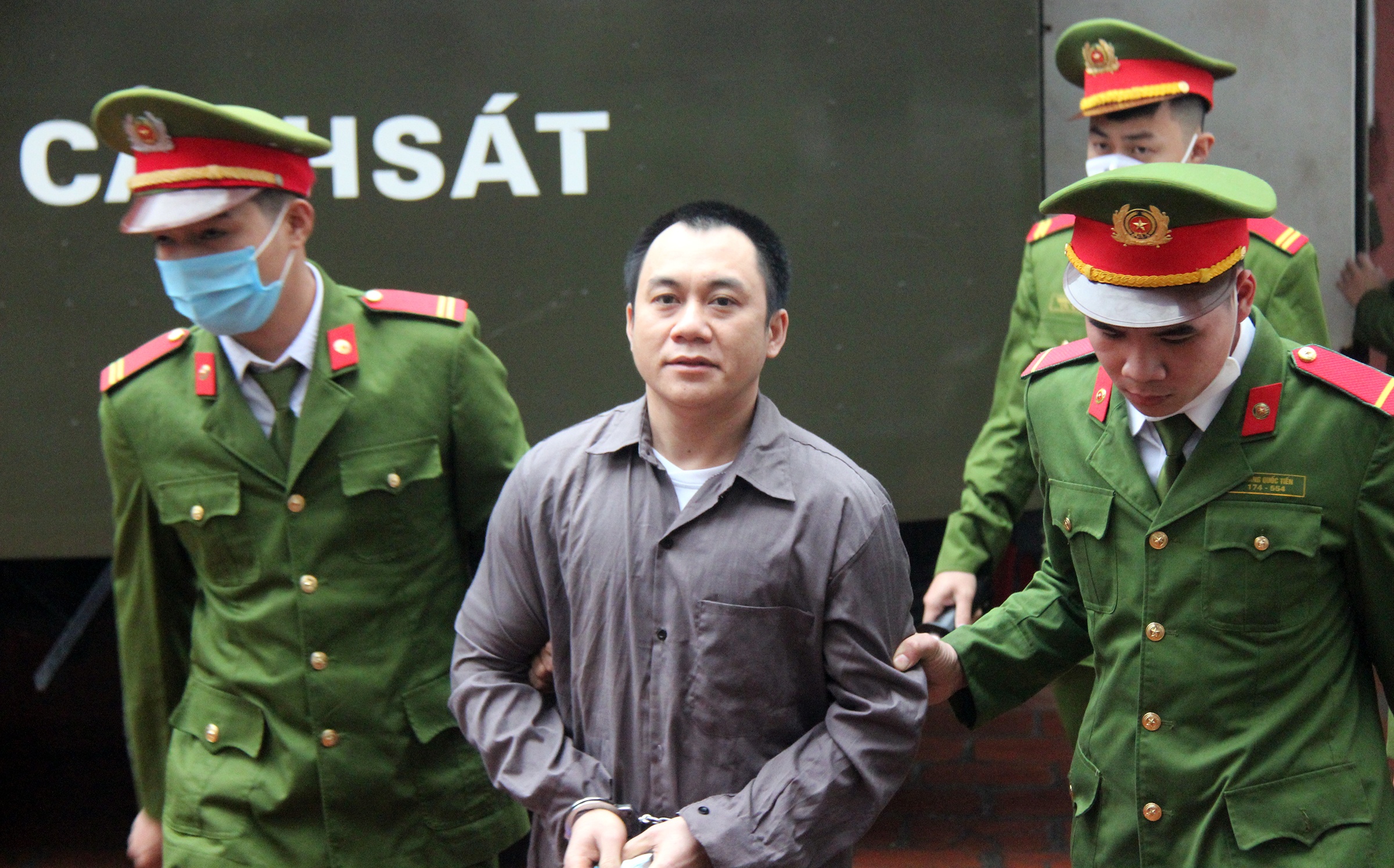 Xet xu vu xe container dam Innova anh 8