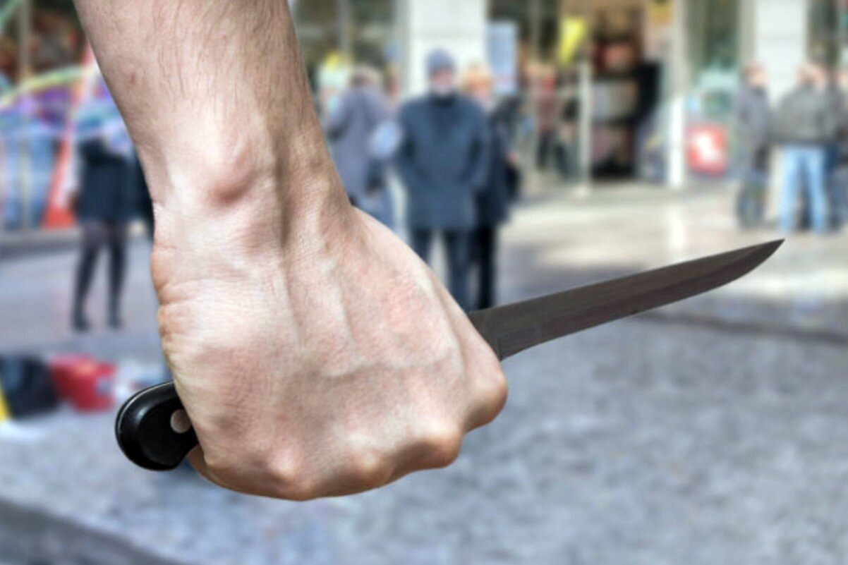 Bao ve sieu thi linh an tu vi ghen tuong voi ong lao hinh anh