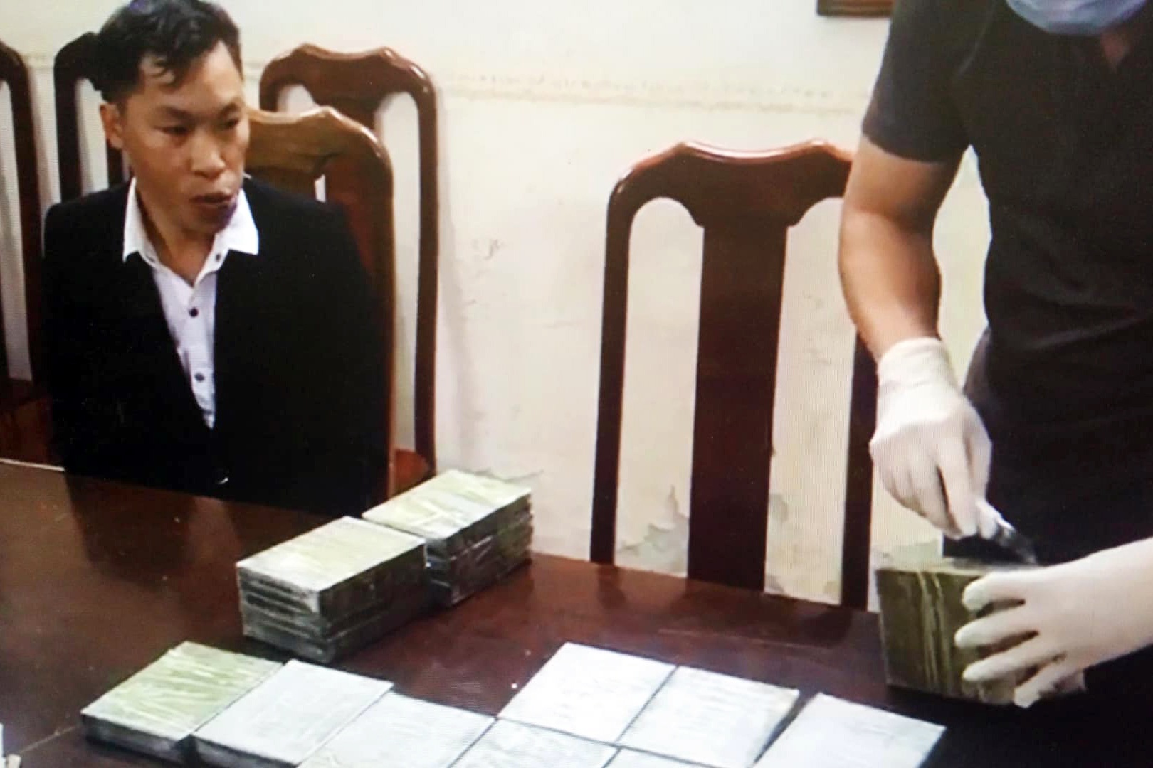 Van chuyen 20 banh heroin anh 1