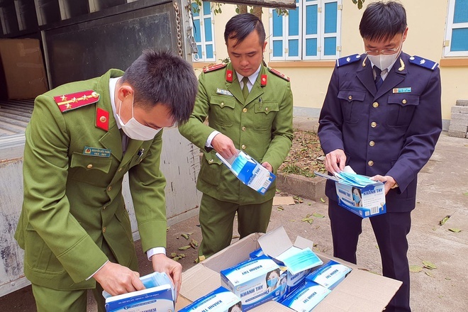 9X linh 8 nam tu vi lua ban khau trang hinh anh