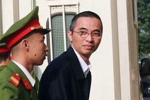 Cuu chanh thanh tra nhan 34 thang cai tao khong giam giu hinh anh