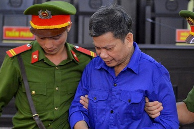 Cuu pho phong Cong an Son La bi bat do lien quan be boi diem thi hinh anh