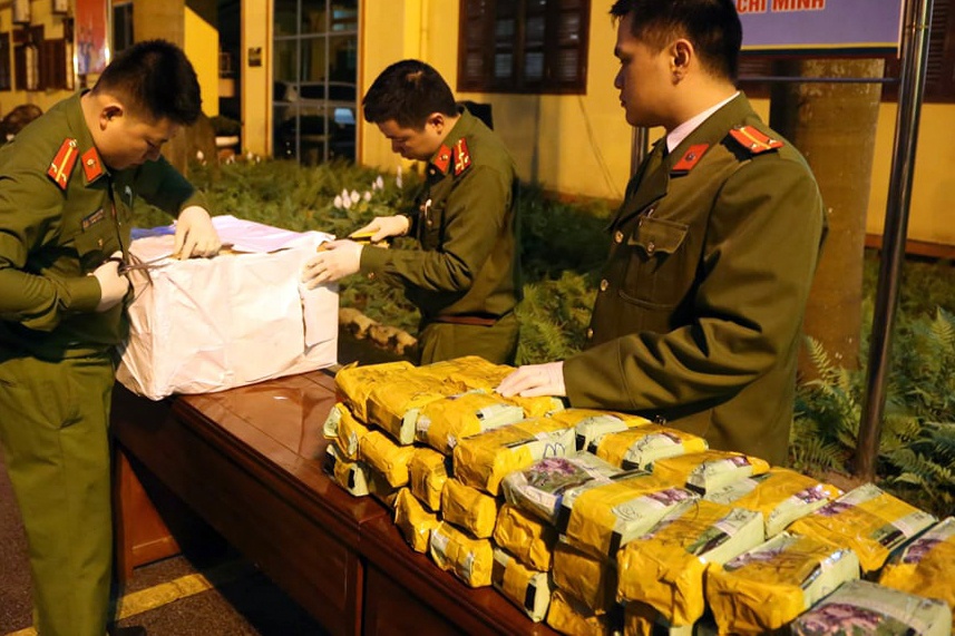 Bat 8 nguoi trong duong day van chuyen gan 500 kg ma tuy hinh anh
