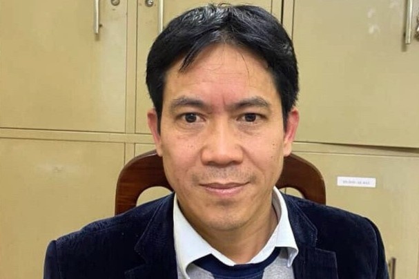 Truong ban mot tap chi bi cao buoc cuong doat 300 trieu hinh anh