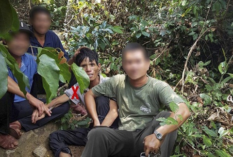 4 người dân bắt kẻ truy nã đặc biệt ảnh 1 4 nguoi dan bat ke truy na dac biet anh 1