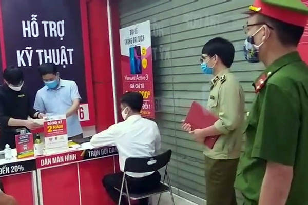 Vi pham phong chong dich, mot cua hang bi phat 15 trieu hinh anh