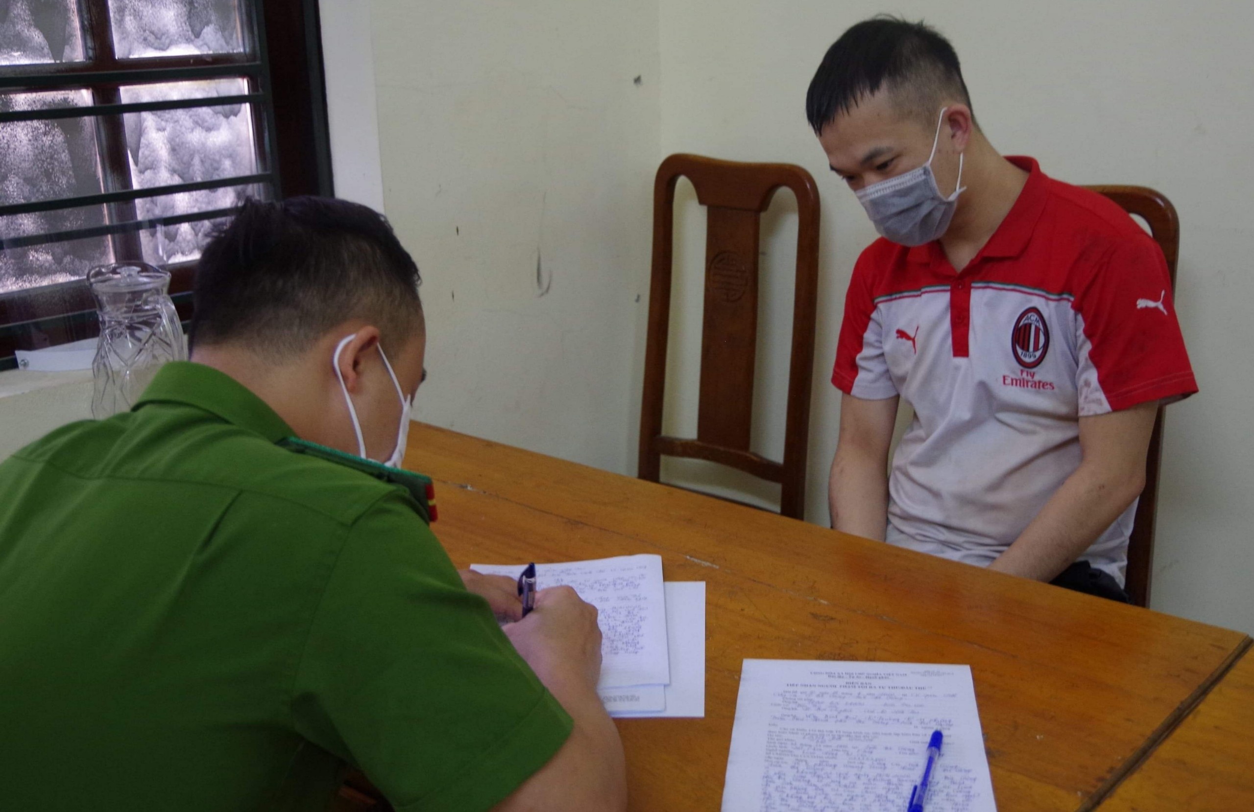Nu hieu pho cao dang bi sat hai khi o nha nguoi tinh hinh anh