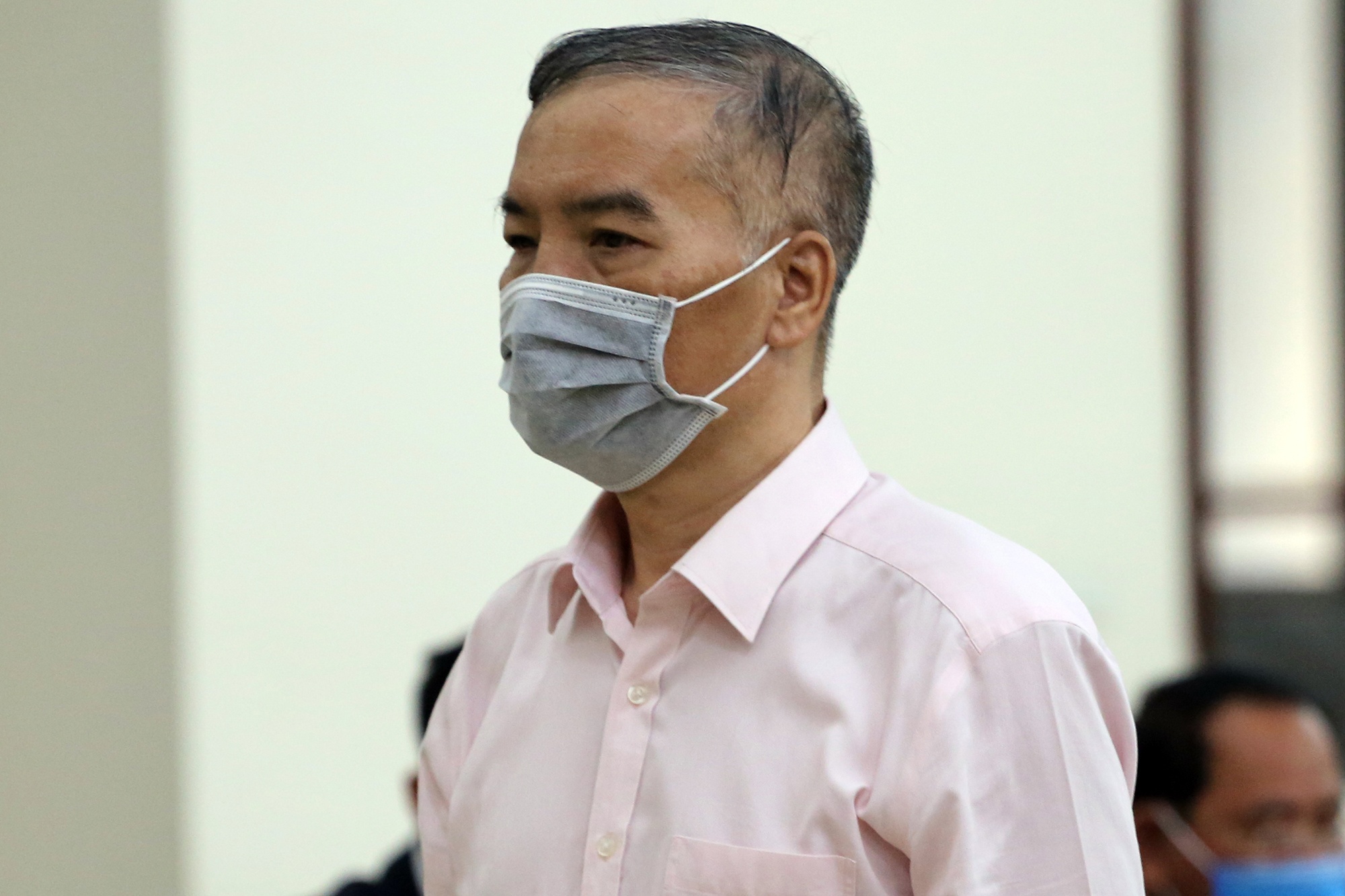 Nhieu cuu sep MobiFone lien quan vu AVG xin giam an de chua benh hinh anh