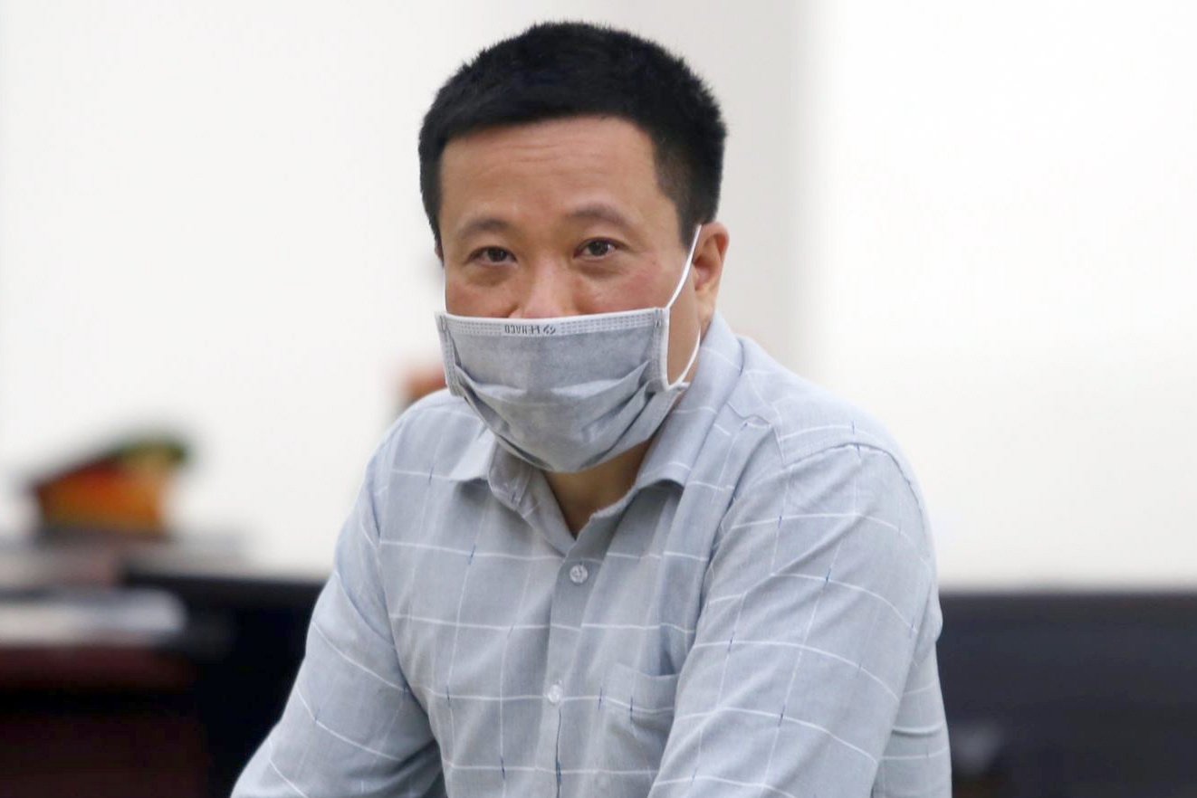 Ha Van Tham linh them 10 nam tu hinh anh