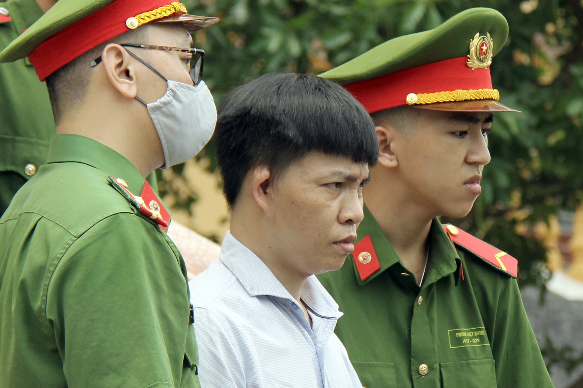 Phu huynh vu be boi thi THPT: 'Con toi bi ai do tu nang diem' hinh anh