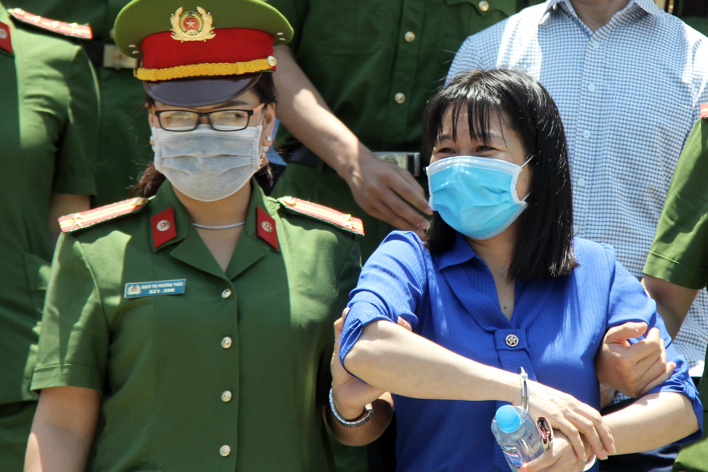 Bi cao vu nang diem thi o Hoa Binh anh 1