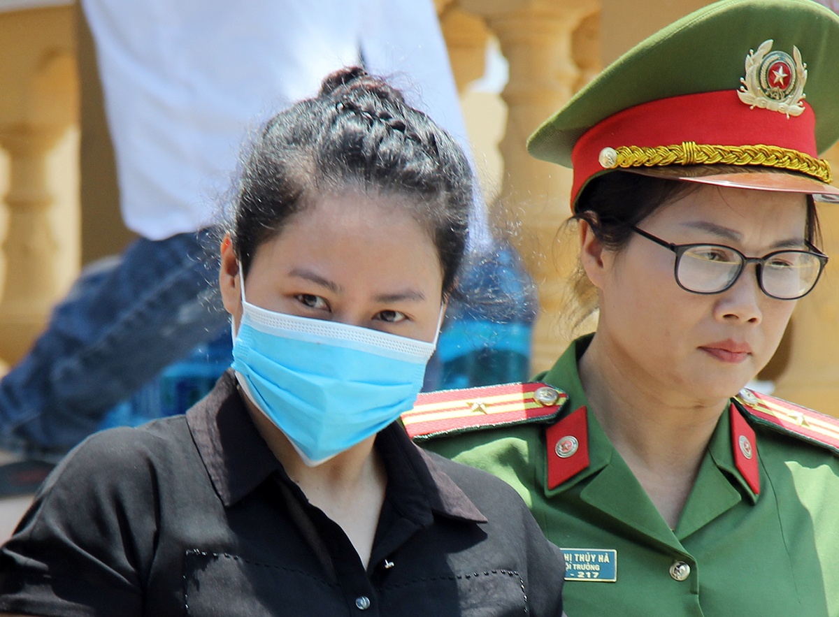 'Bi cao nang diem thi va pham toi vi long tot khong dung cho' hinh anh