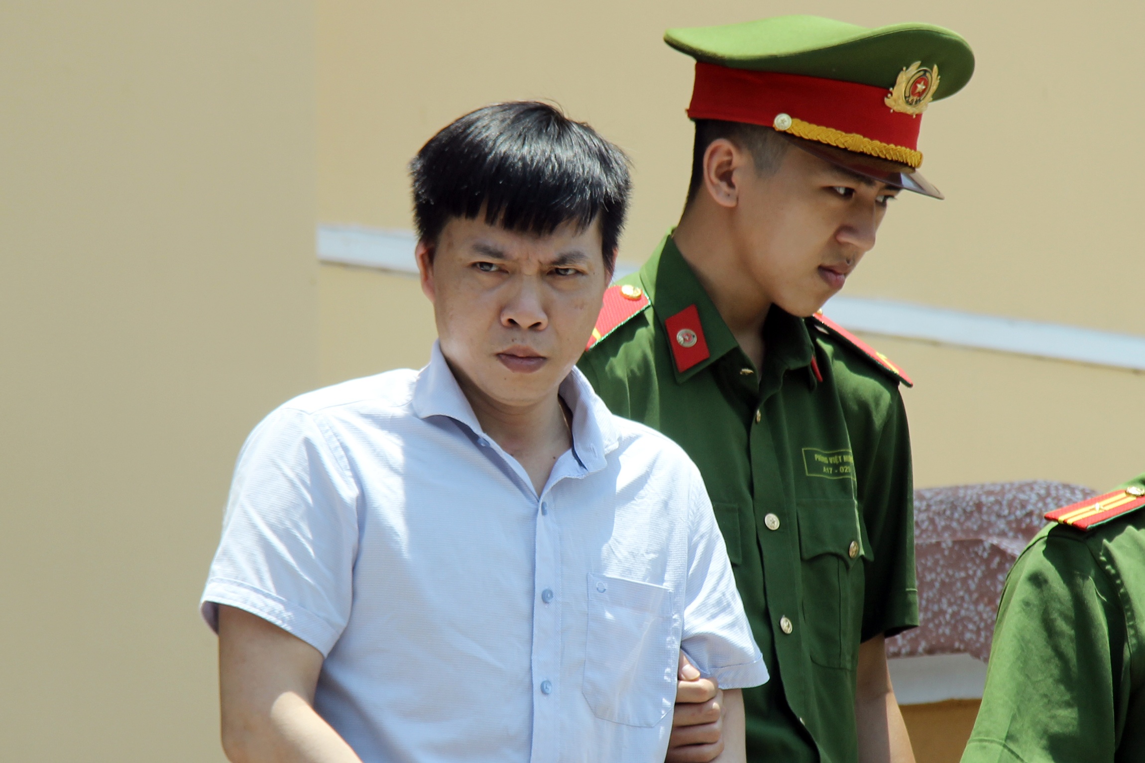 Tuyen an vu nang diem thi Hoa Binh anh 2