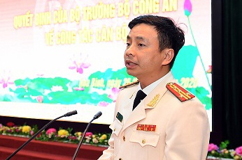 Pho cuc truong An ninh mang lam Giam doc Cong an tinh Hoa Binh hinh anh