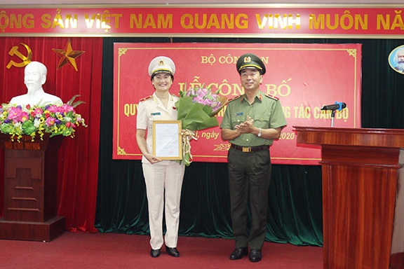 Thiếu tướng Ngô Thị Hoàng Yến ảnh 1 Thieu tuong Ngo Thi Hoang Yen anh 1