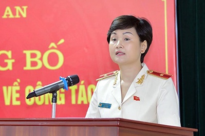 Thieu tuong Ngo Thi Hoang Yen duoc bo nhiem cuc truong hinh anh