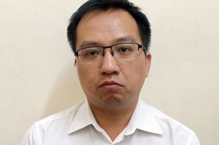 Bat can bo Tong cuc Hai quan lien quan vu buon lau 56.700 tan quang hinh anh