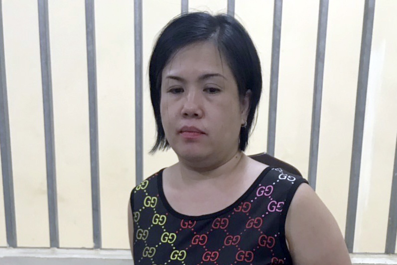 Giau 100 vien ma tuy trong quan lot hinh anh