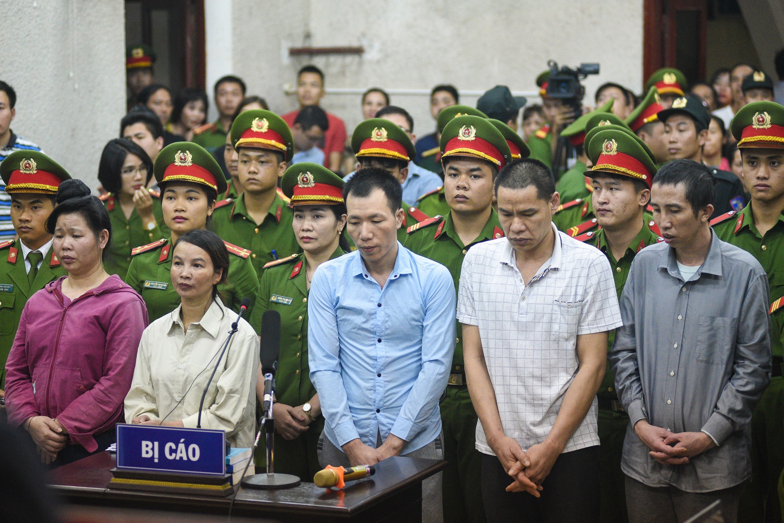 Me nu sinh giao ga buon ma tuy anh 1