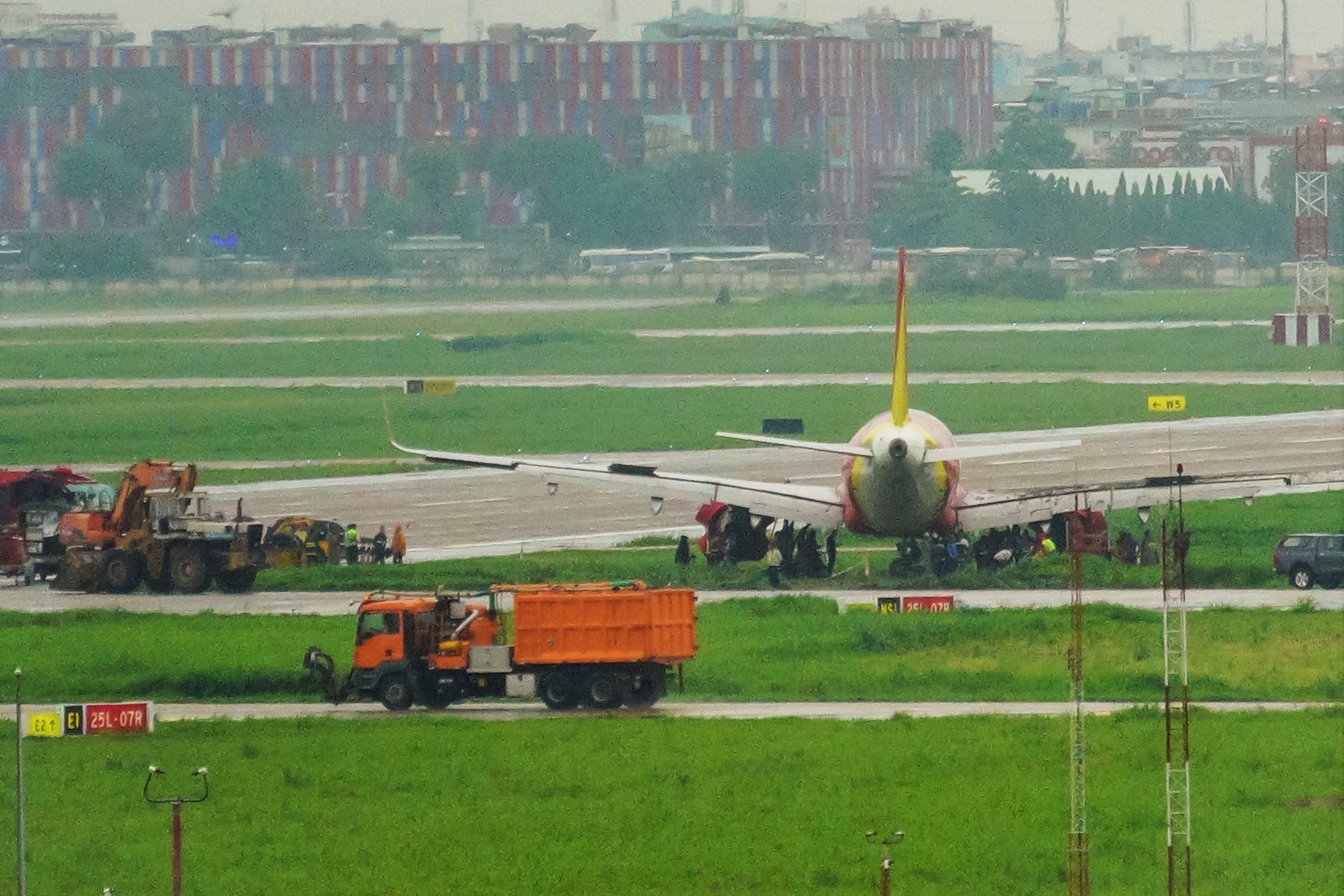 May bay VietJet lech duong bang anh 1