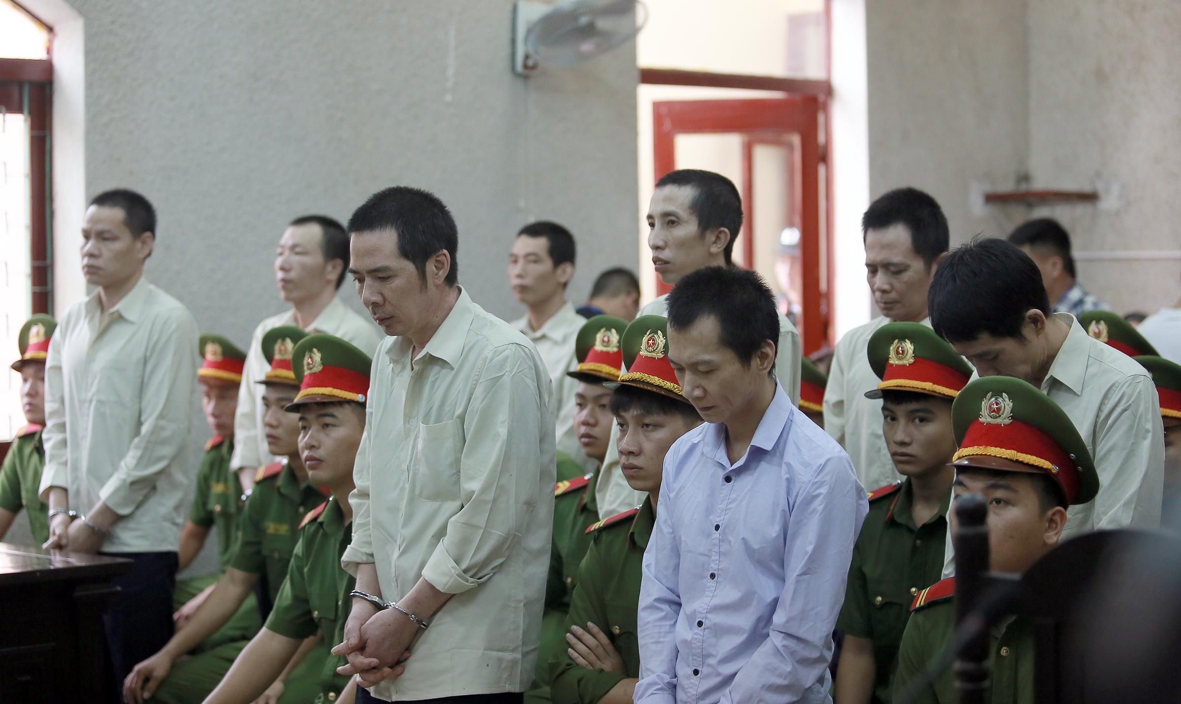 Sat hai co gai giao ga anh 2