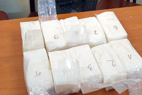 Thanh nien van chuyen 10 kg ma tuy anh 1