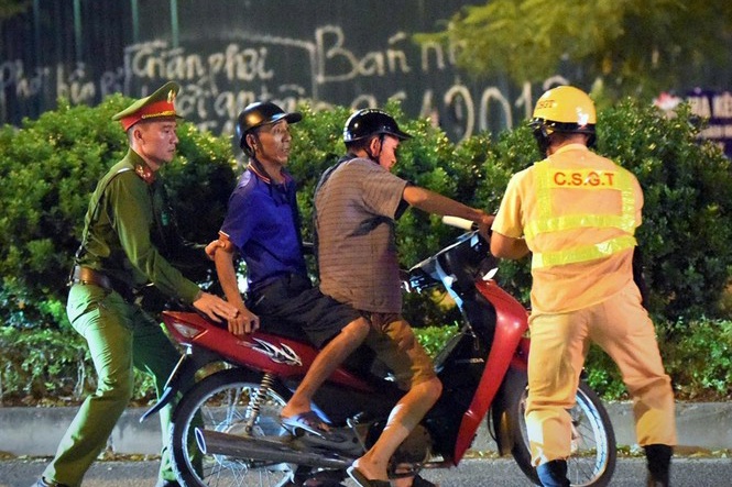 Cong an Ha Noi thi diem to dac biet 140: Co chong cheo? hinh anh