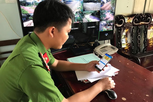 Cong an Dak Lak tiep nhan, xu ly tin bao an ninh trat tu qua Zalo hinh anh