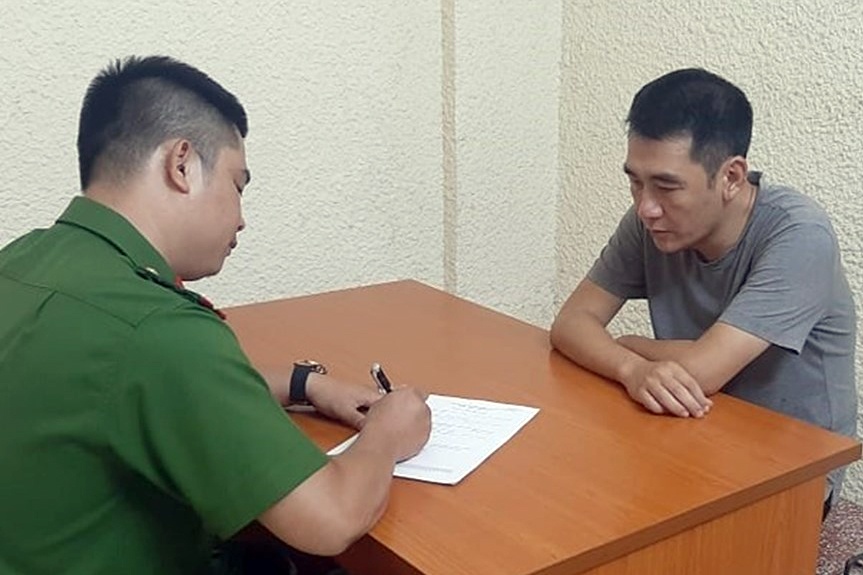 Trộm gương ôtô ở Hà Nội ảnh 1 Trom guong oto o Ha Noi anh 1