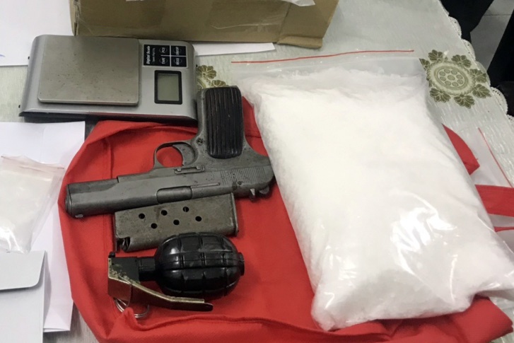 Pha 2 duong day toi pham, thu 60 kg ma tuy va nhieu sung dan hinh anh